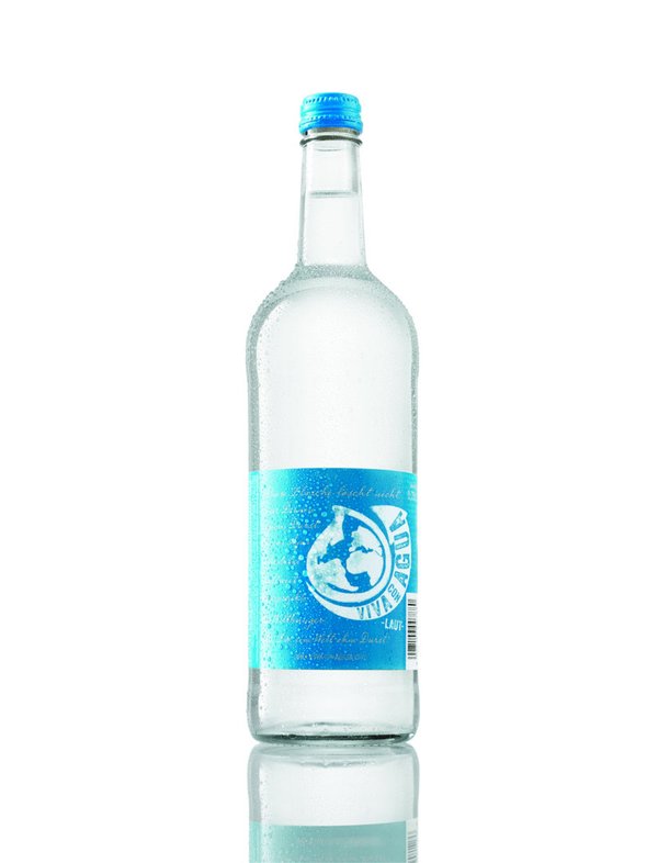 Mineralwasser in 0,75ltr Flasche. Wasser kaufen und Gutes tun !